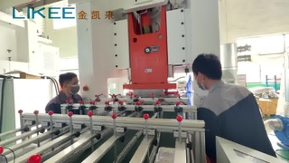 T80 machine voor het maken van rechthoekige containers van aluminiumfolie
