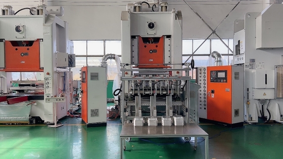kopen 1 - 5 holtes Capaciteit Aluminium folie container Machine Gecontroleerd door PLC-systeem online manufacture