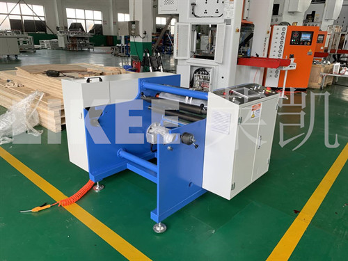 kopen Handmatig half-automatisch 2 schachten Aluminiumfolie Keuken Slitting Roll Rewinding Machine online manufacture