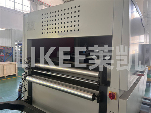 kopen Automatische aluminiumfolie papier slijpmachine LKD970*640 online manufacture