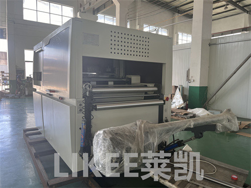 kopen Automatische 12KW aluminiumfolie papier cover Slitting Die Cutting Line Machine online manufacture