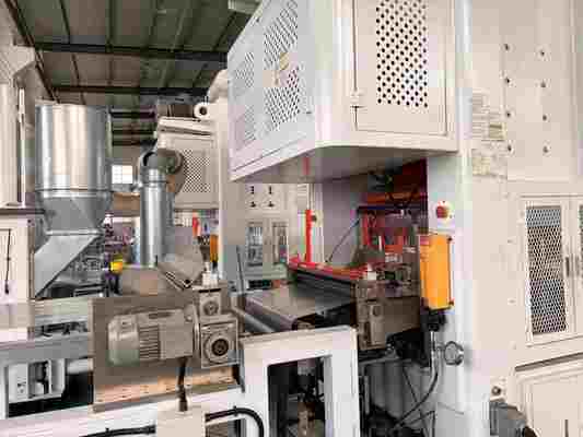 kopen LK-T63 Automatische Chinese wegwerp H22 aluminiumfolie pan penetratiebestendige machine online manufacture