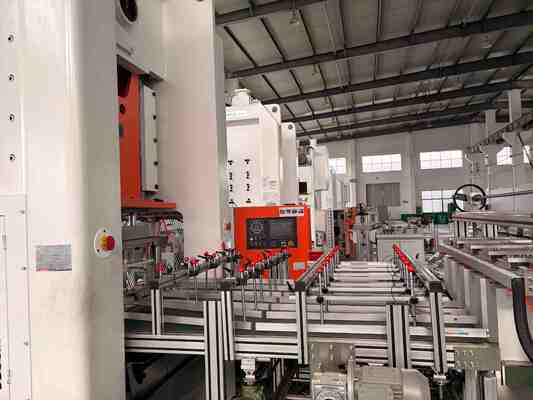kopen LK-T80 Aluminiumfolie Container Machine 4-holte ontwerp voor hoge output online manufacture
