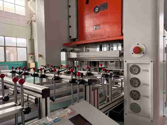 kopen LK-T80 Aluminiumfoliecontainermachine met 50 slagen/min Gemiddelde snelheid, 12000 stuks/uur capaciteit en hoge precisie staalconstructie online vervaardiging