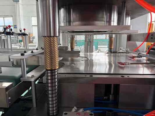 kopen LK-T80 Voedselverpakking 800ml Aluminiumfolie Bakje Legering 8011 Wegwerp Pan Maakmachine online manufacture