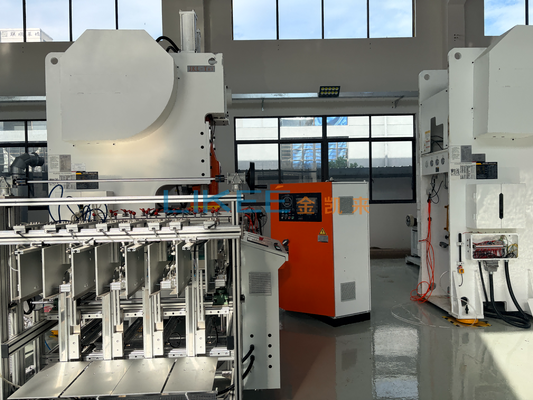 kopen 63 ton perscapaciteit Aluminium voedselcontainer machine met 35-70 slagen/min en 9.000-12.000 stuks/uur output online vervaardiging