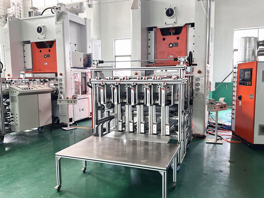 het Aluminiumcontainer die van 12000pcs/H 26KW tot Machine maken de Zilveren Machine van de Foliecontainer
