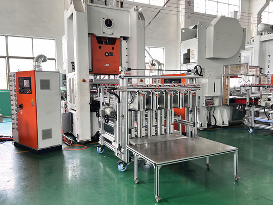 35 - 68 slagen/min Automatische foliecontainermaker met aanpasbare embossing