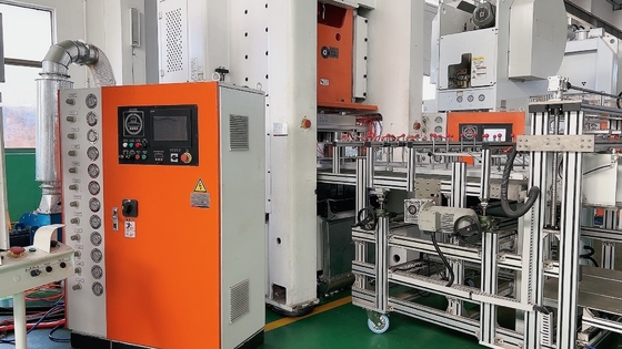 ISO 36-70 Schokken/min Mitsubishi PLC Verstelbare elektrische voeder Aluminiumfolie pot maken machine LK-T80