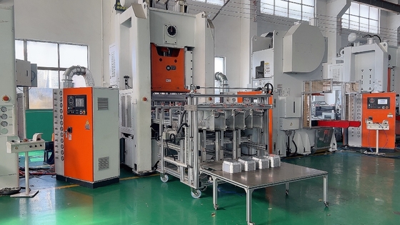 12000 stuks/uur Productieoutput Aluminiumfolie bak maken machine Volledig automatisch