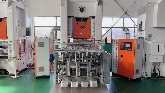 PLC-gecontroleerde efficiënte aluminiumfoliecontainermachine 26 kW