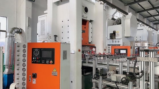 Machine voor het maken van voedselcontainers van aluminiumfolie 35-68 slagen per minuut Werksnelheid