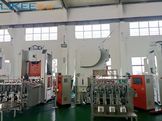 LK-T63 Aluminiumfoliecontainermachine Elektronisch gecontroleerde folievoeding C-frame