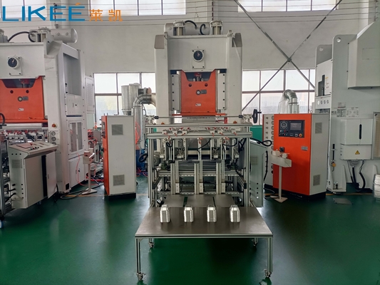 Volledig automatische Schneider Swicth zeer duurzaam 12000 trays/h Aluminium folie tray maken machine