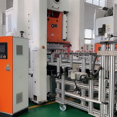 35-70 slagen/min Aluminiumfolie plaat maken machine met 26 kW compressor vermogen en meer dan 10 jaar levensduur
