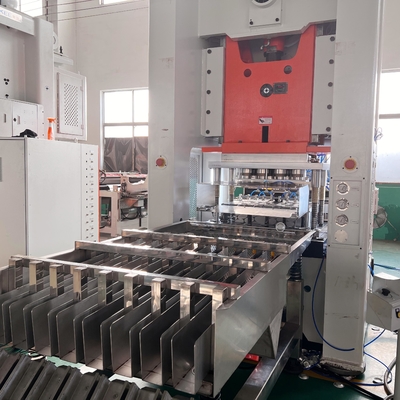 Zilveren aluminiumfoliecontainer cake cup vibratie maken machine voor elektronische verpakkingsindustrie