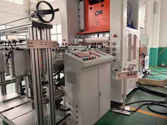 LK-T80 Aluminiumfoliecontainermachine Custom Design Wegwerpvoedsel Hoge sterkte