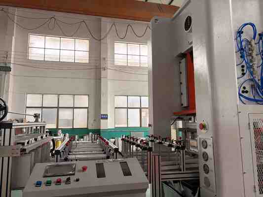 LK-T80 Aluminiumfoliecontainermachine meerdere compartimenten wegnemen