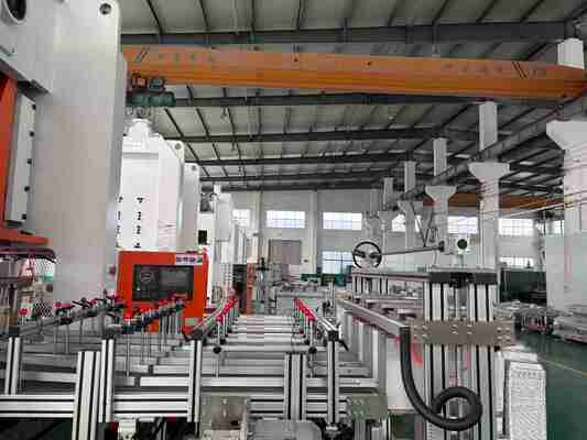 LK-T80 Rechthoekige Voedselverpakking Aluminiumfolie Container Huishoudelijk 0,08 mm Machine