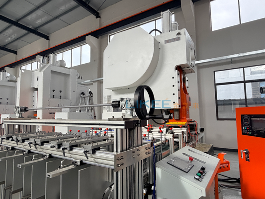 C Frame Aluminium Foil Container Machine met overzeese setup service en 24/7 After-Sales Support